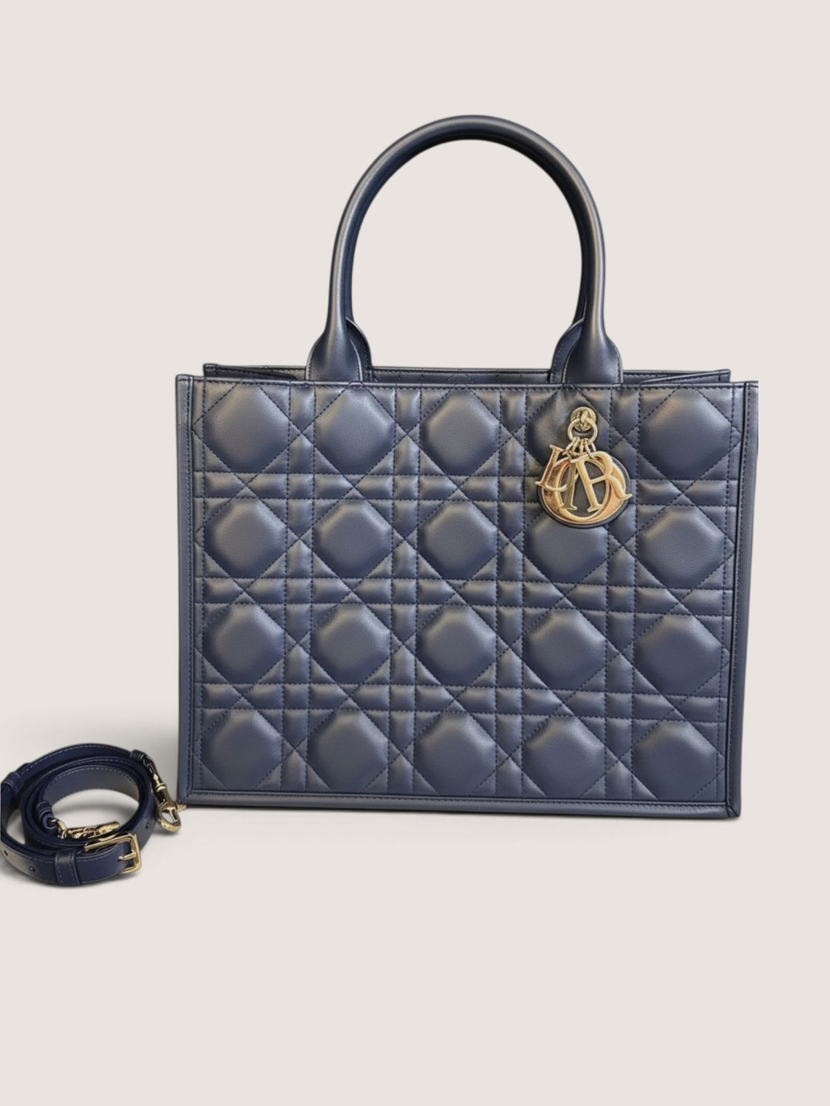 Dior Book Tote Medium in Pelle Macrocannage – Ocean Blue
