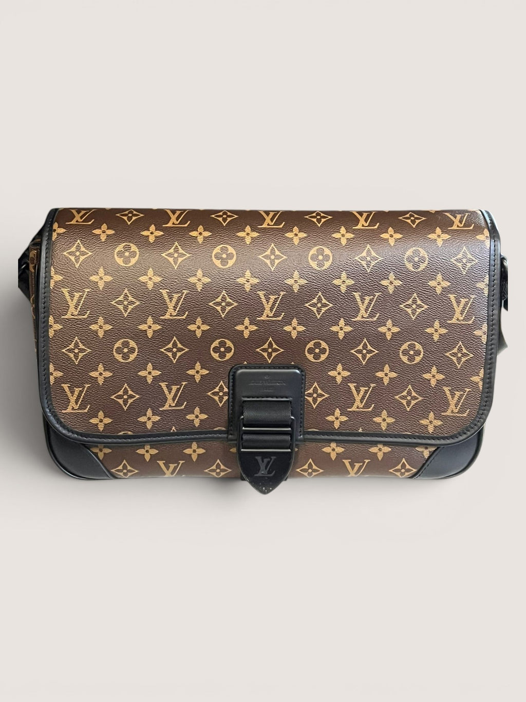 Louis Vuitton Archy Messenger GM