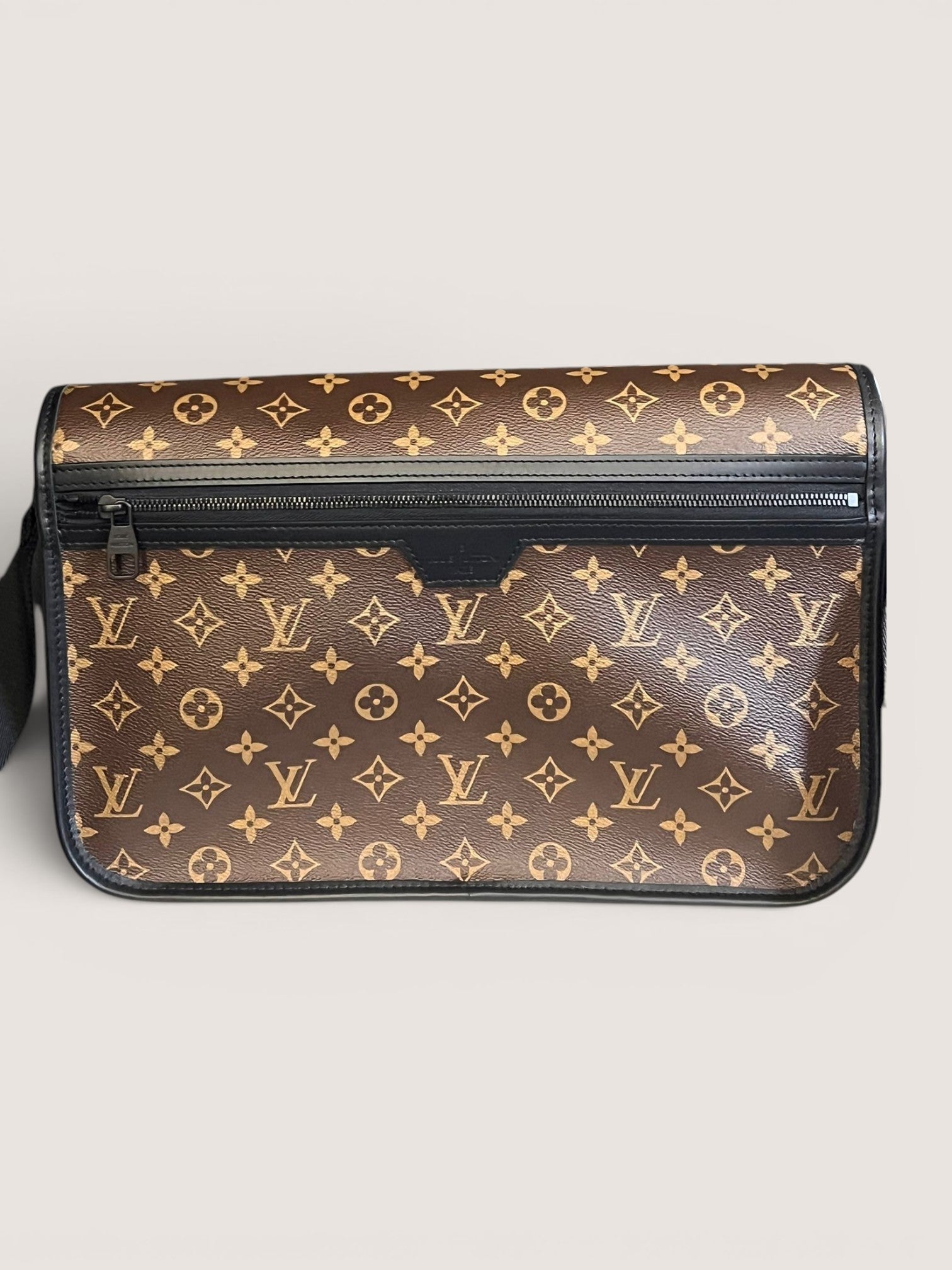 Louis Vuitton Archy Messenger GM