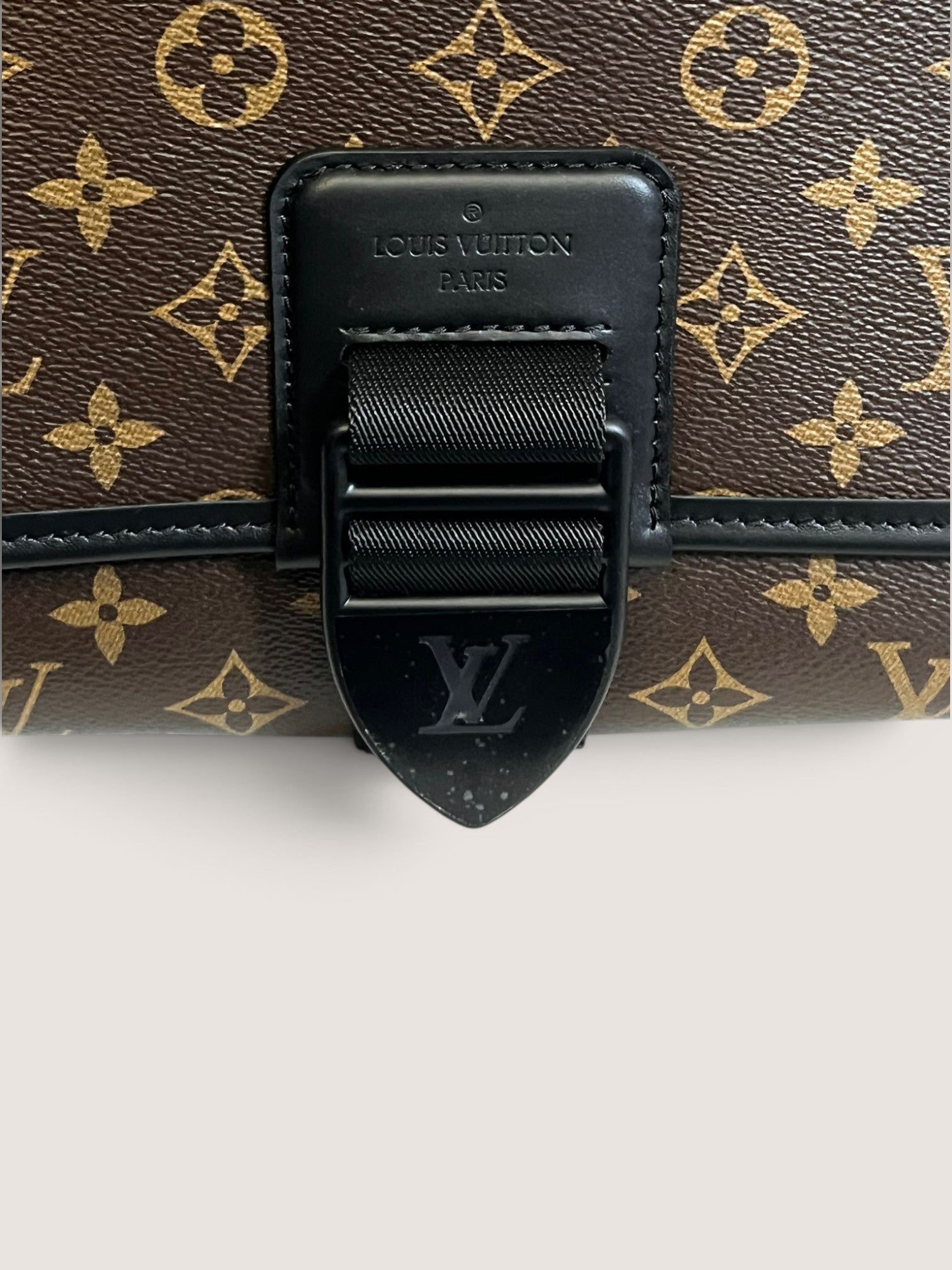 Louis Vuitton Archy Messenger GM